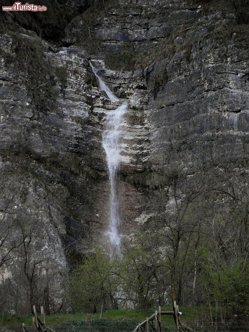 Immagine Una Cascata a Zambana in Trentino - © Llorenzi, CC BY-SA 3.0, Wikipedia