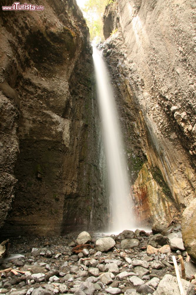 Immagine Una cascata nel parco nazionale del lago Manyara in Tanzania, Africa. Dal 1981 questa zona della Tanzania è riserva della biosfera.