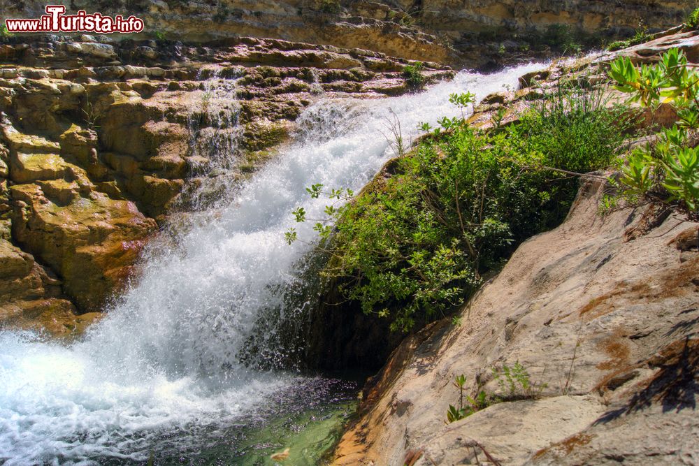 Immagine Una cascata nella riserva Cavagrande a Cassibile in Sicilia