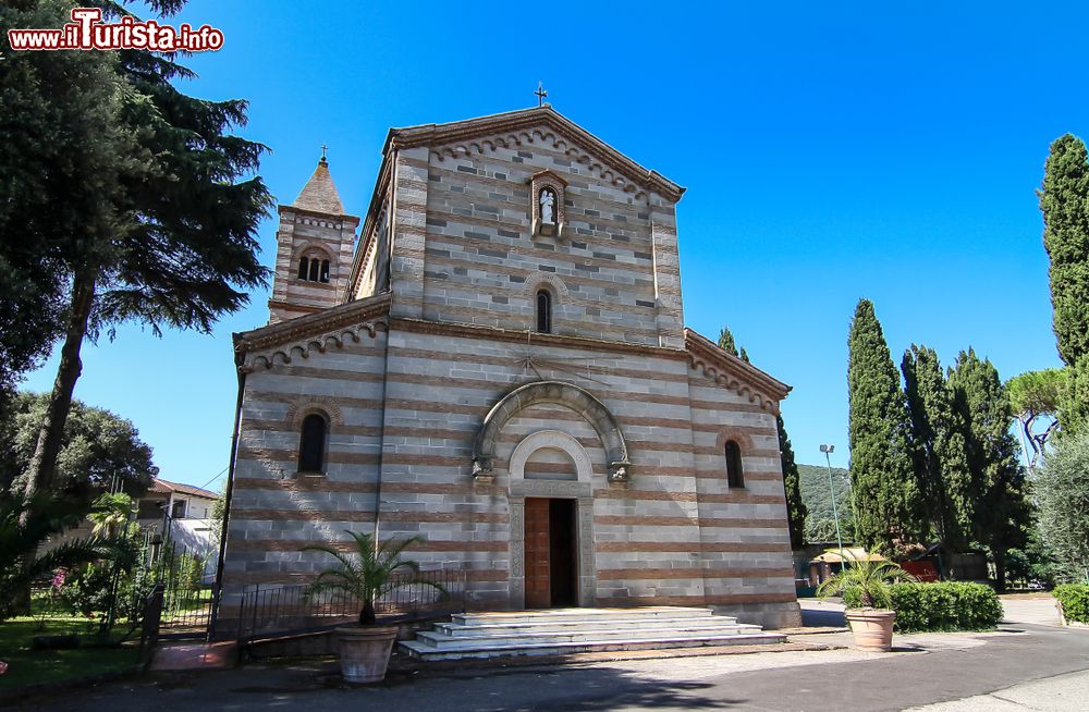 Immagine Una chiesa a Marina di Grosseto in Toscana, siamo in Maremma