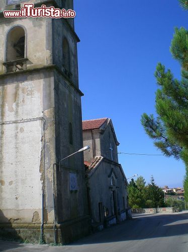 Immagine La chiesa di San Mauro Martire, il santo che da il nome a questo borgo del Cilento in Campania - © Wikipedia