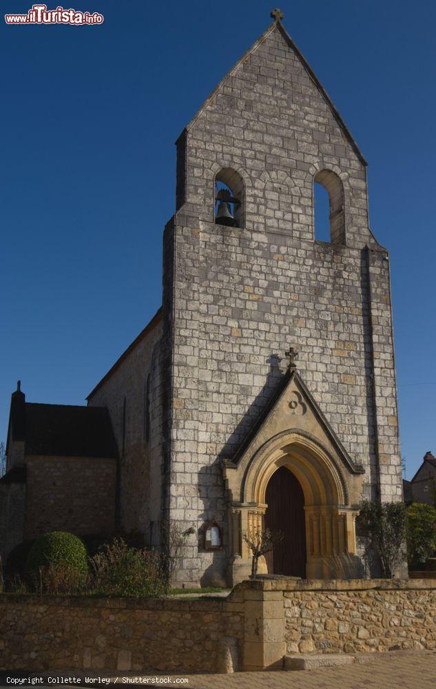 Immagine Una chiesa del centro di Bergerac, Francia, fotografata di notte - © Collette Worley / Shutterstock.com