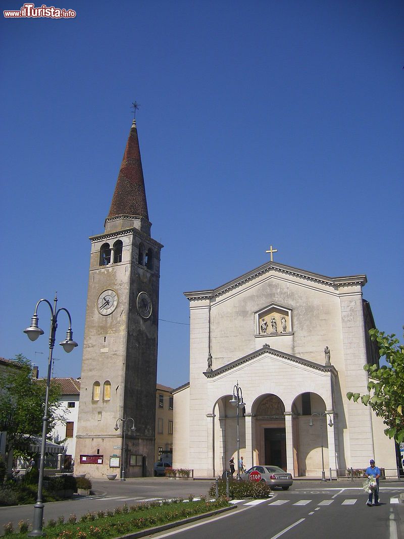 Immagine Una chiesa nel centro di Poiana Maggiore in provincia di Vicenza, Veneto