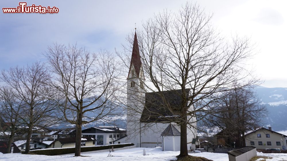 Immagine Una chiesa nel villaggio di Terfens in Tirolo (Austria).