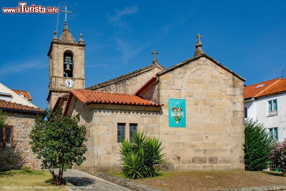 Immagine Una chiesetta nel centro storico del villaggio di Melgaco, nord del Portogallo - © Dolores Giraldez Alonso / Shutterstock.com