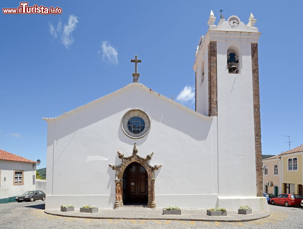 Immagine Una chiesetta nella cittadina di Monchique, regione dell'Algarve, Portogallo.