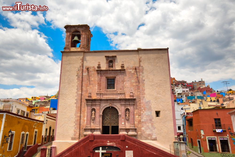 Immagine Una delle chiese del centro storico di Guanajuato, Messico: siamo nella parte vecchia dell'abitato.