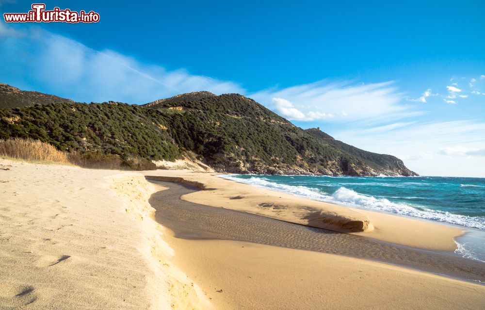 Immagine Una delle spiagge di Solanas nel sud della Sardegna