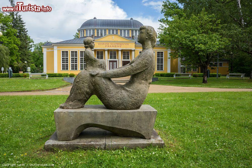 Immagine Una delle statue nella città di Frantiskovy Lazne, Repubblica Ceca - © LukHt / Shutterstock.com