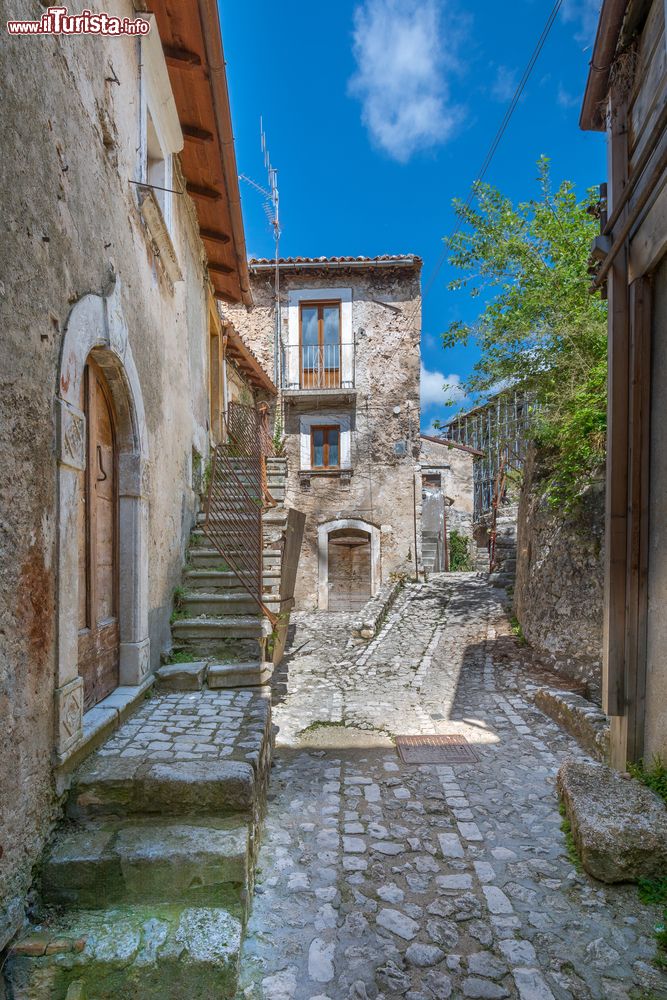 Immagine Una delle stradine di Santo Stefano di Sessanio, L'Aquila, Abruzzo.