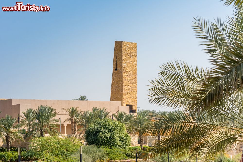 Immagine Una delle torri del castello di Diriyah (Arabia Saudita). Dal 2010 il quartiere Turayf di questa cittadina è stato dichiarato patrimonio Unesco.