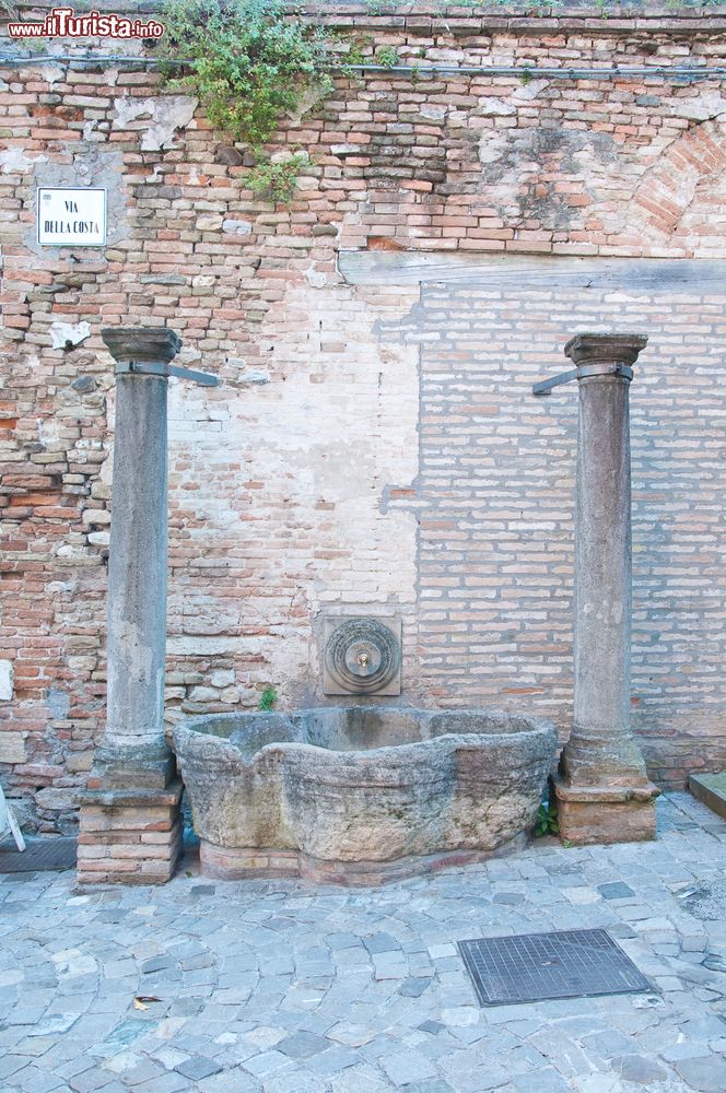 Immagine Una fontana antica nel centro di Santarcangelo