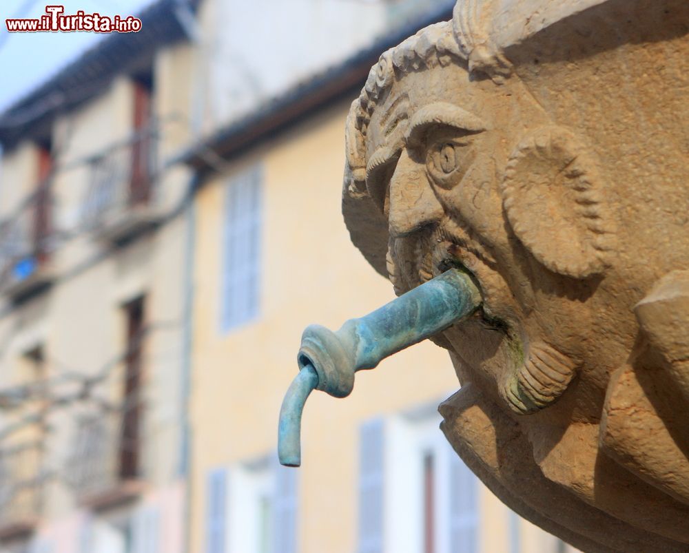Immagine Una fontana in pietra nel centro storico di Cassis in Provenza, sud della Francia