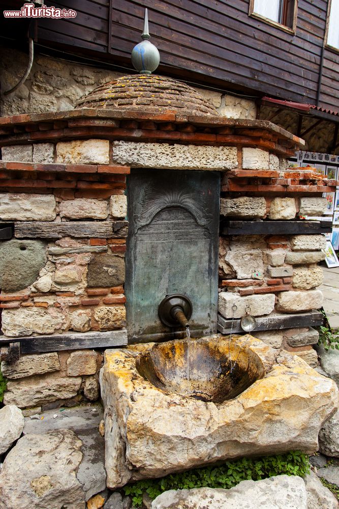 Immagine Una fontana nel centro storico di Nesebăr (Bulgaria), cittadina medievale sul Mar Nero.