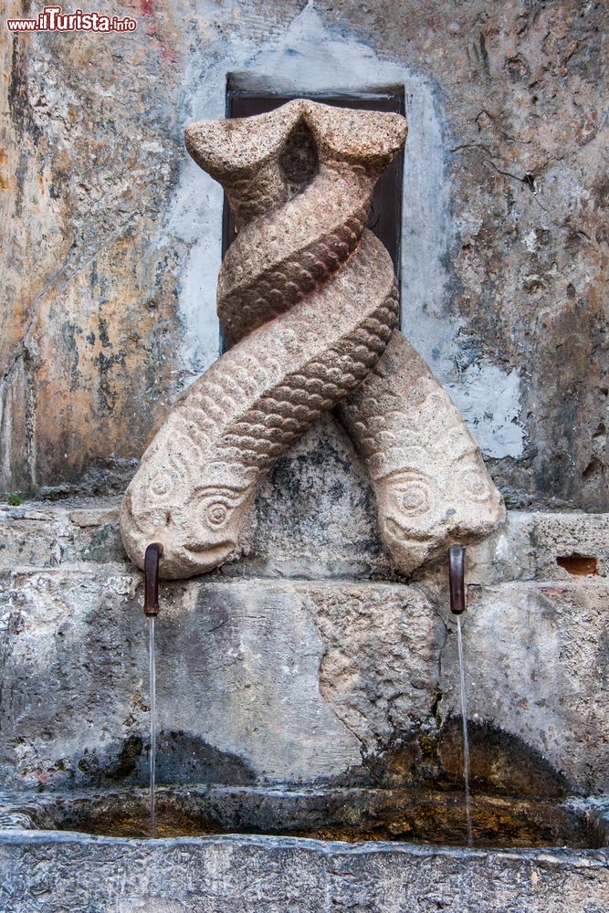 Immagine Una fontana nel centro storico di Stilo