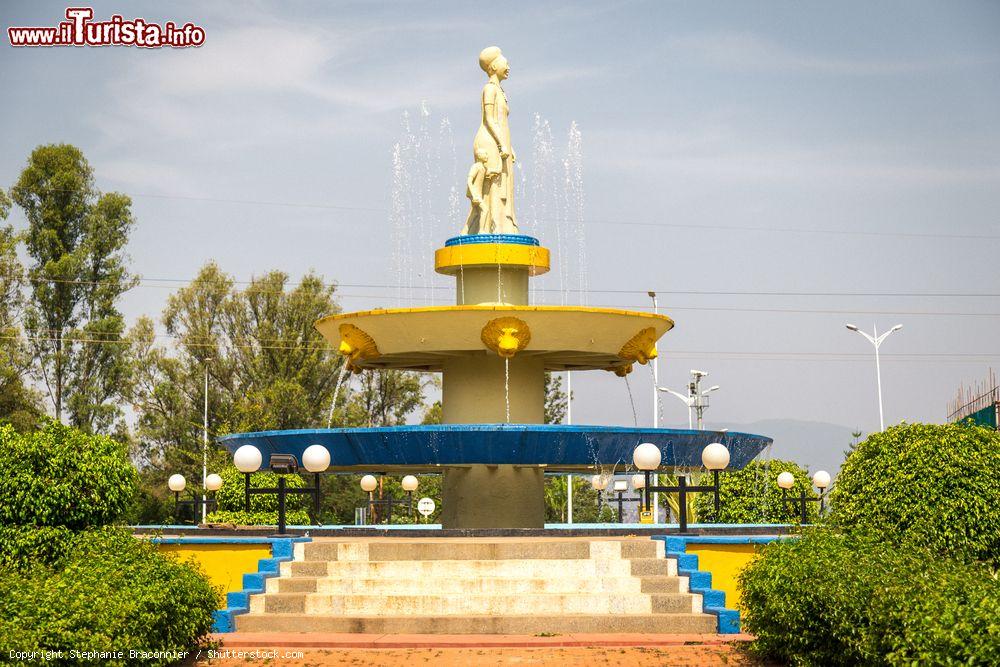 Immagine Una fontana sulle colline di Kigali, Ruanda (Africa) - © Stephanie Braconnier / Shutterstock.com