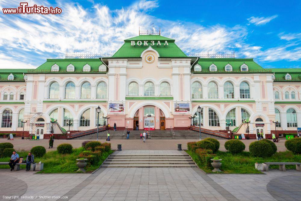 Immagine Una imponente stazione ferroviaria a Chabarovsk in Russia - © saiko3p / Shutterstock.com