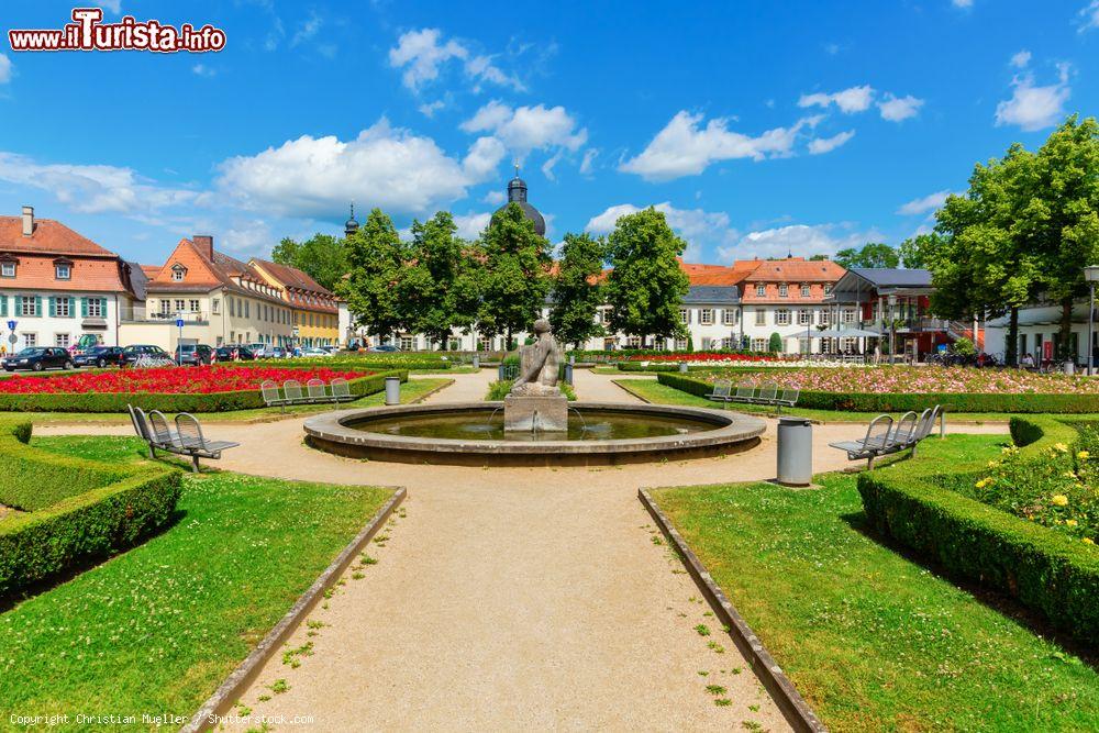 Immagine Una piazzetta con giardino nella città di Bamberga, Germania - © Christian Mueller / Shutterstock.com