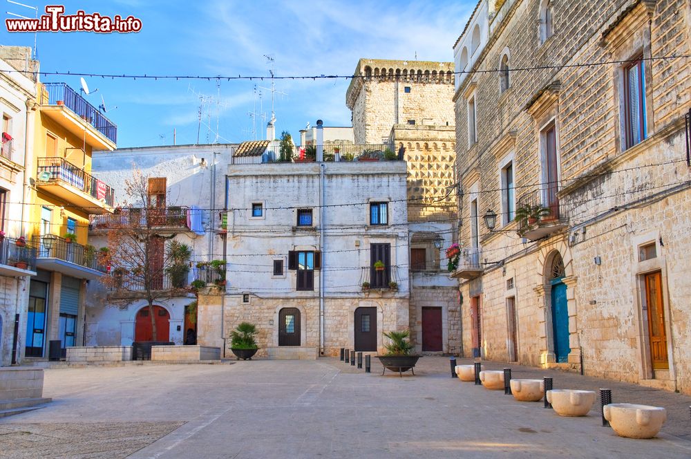 Immagine Una piazzetta del centro storico di Rutigliano, borgo pugliese in provincia di Bari.