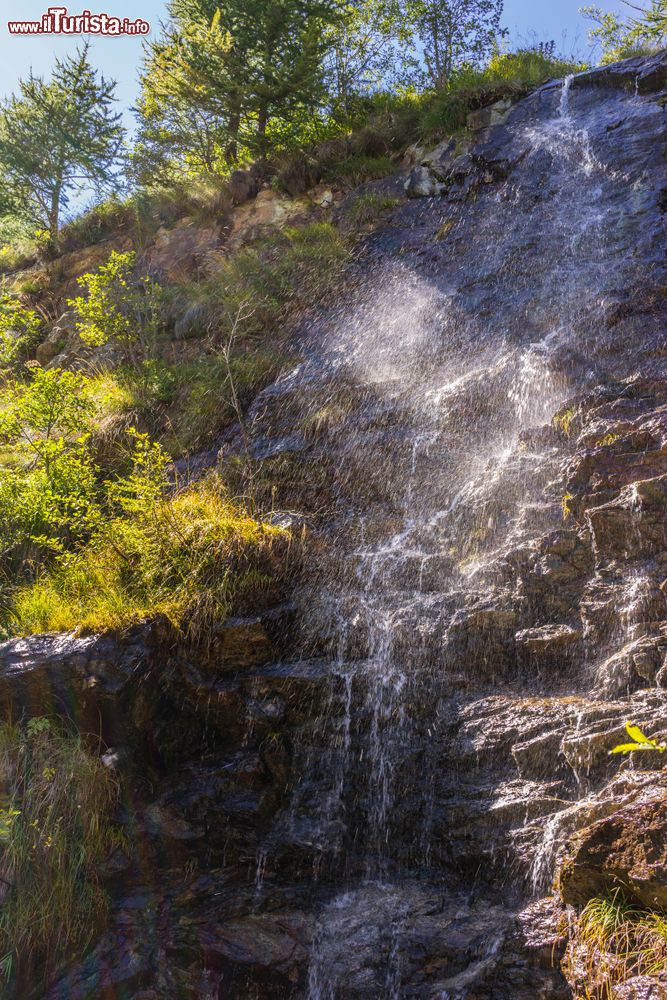 Immagine Una piccola cascata nei pressi di Valpelline, Valle d'Aosta, al confine con la Svizzera.