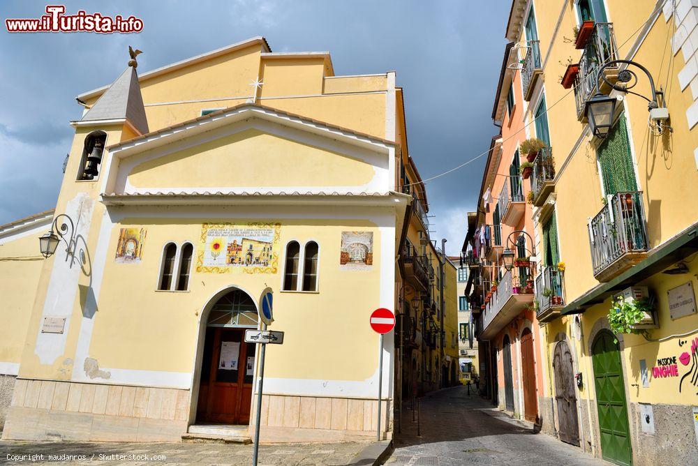 Immagine Una piccola chiesa nel cuore di Eboli in Campania - © maudanros / Shutterstock.com