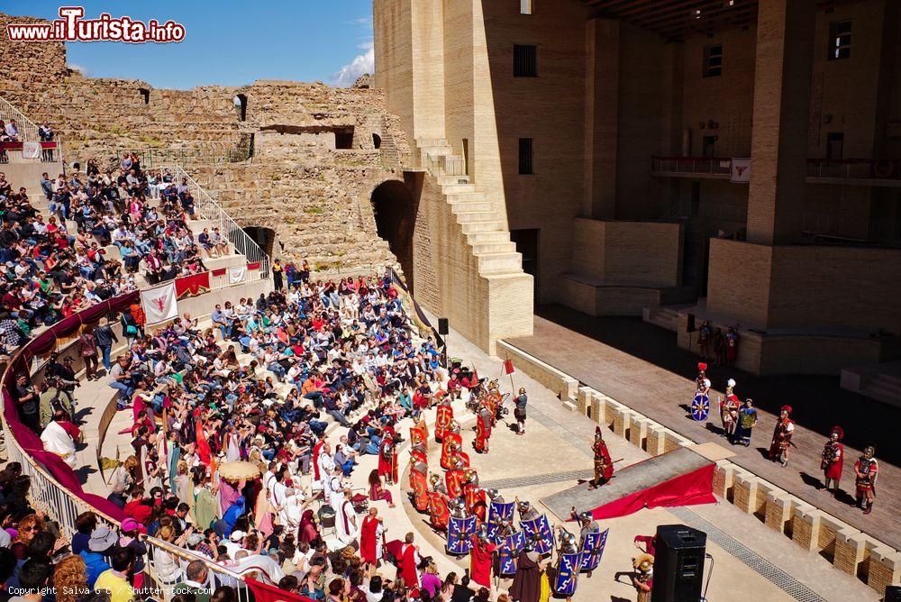 Immagine Una rappresentazione storica al teatro romano di Sagunto, Spagna - © Salva G C / Shutterstock.com
