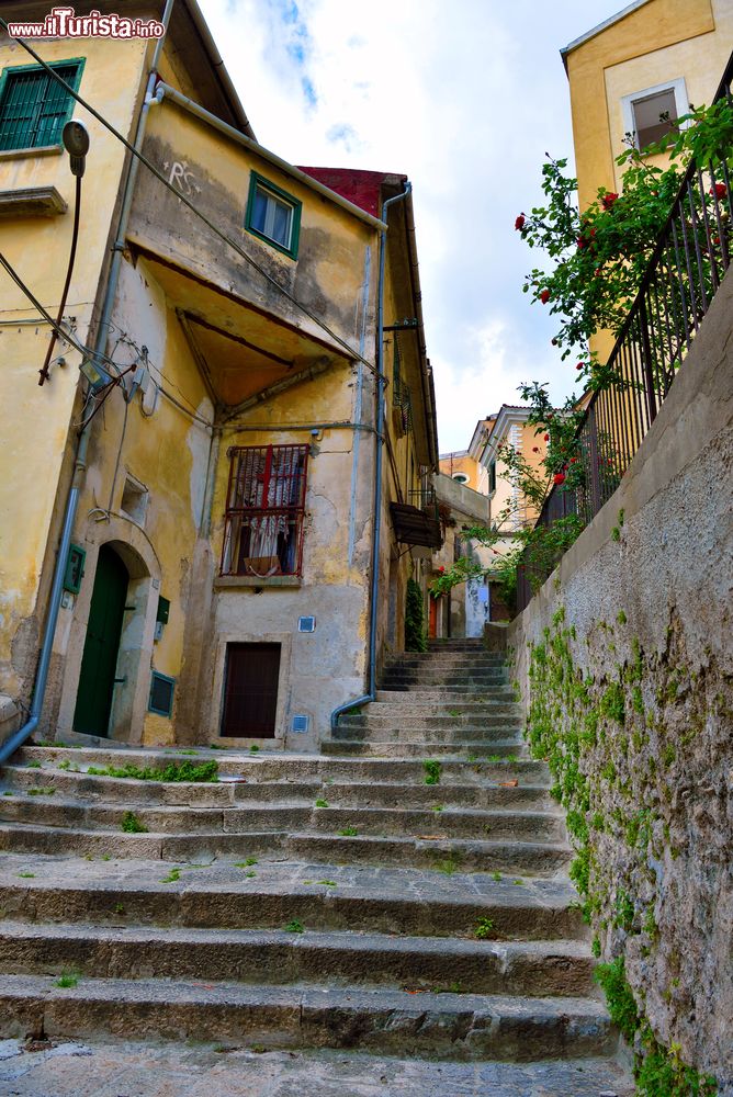 Immagine Una scalinata nel centro di Eboli in Campania