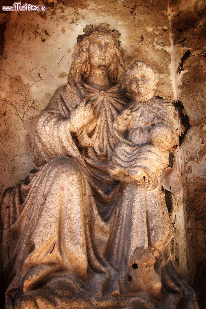 Immagine Una scultura di Madonna con Babino all Abbazia di Praglia in Veneto