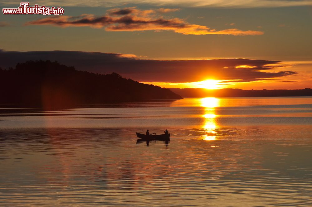 Immagine Una splendida immagine del tramonto a Pucon, Cile.