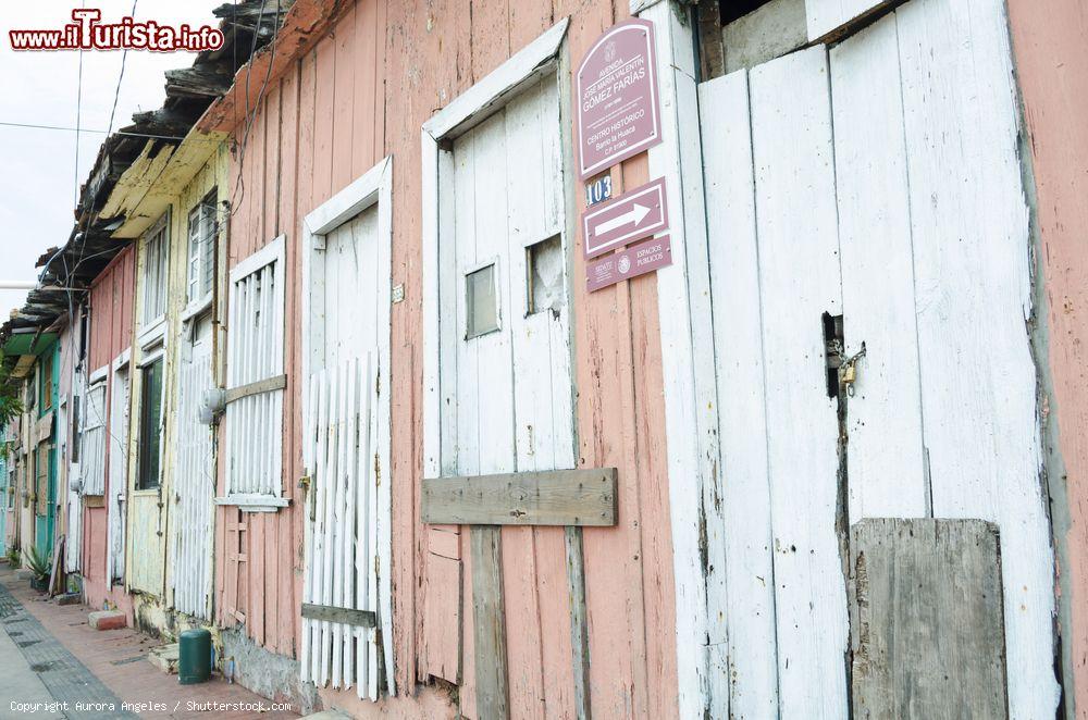 Immagine Una strada del Barrio de la Huaca a Veracruz, Mexico. Questa periferia è stata fondata dagli schiavi africani circa 3 secoli fa - © Aurora Angeles / Shutterstock.com