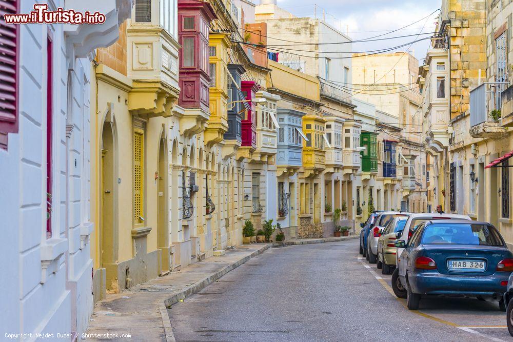 Immagine Una strada di Sliema con vista sui tipici balconi, Malta - © Nejdet Duzen / Shutterstock.com