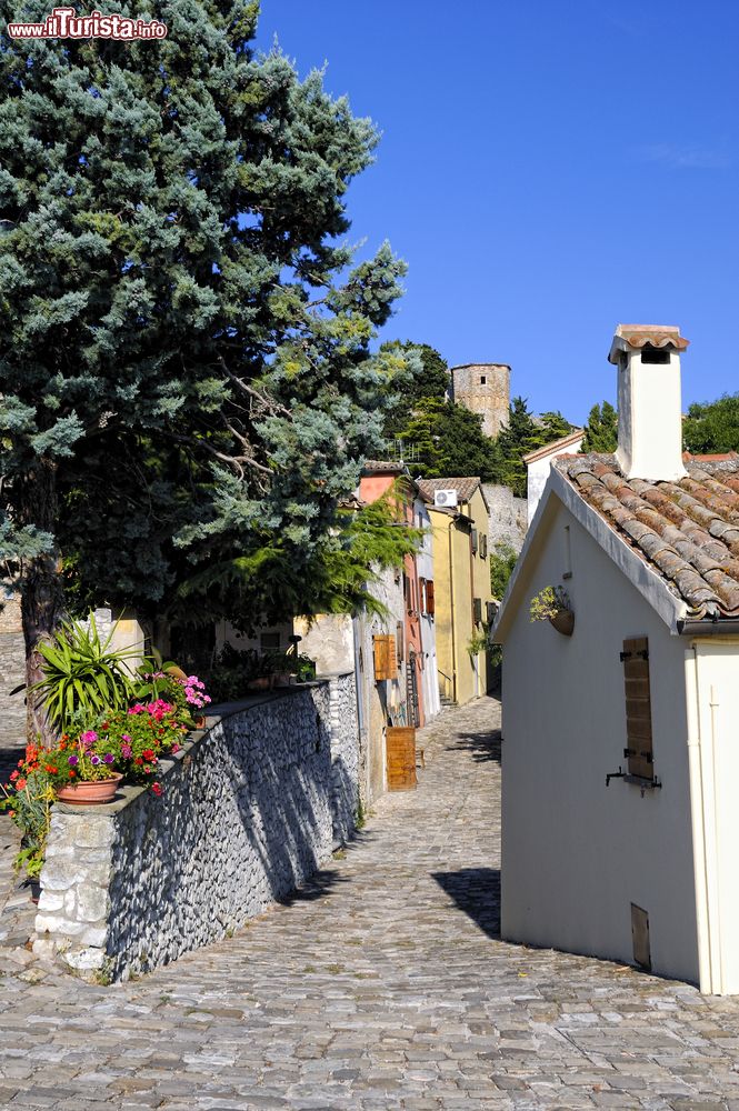 Immagine Una strada tipica del borgo di Verucchio in Romagna