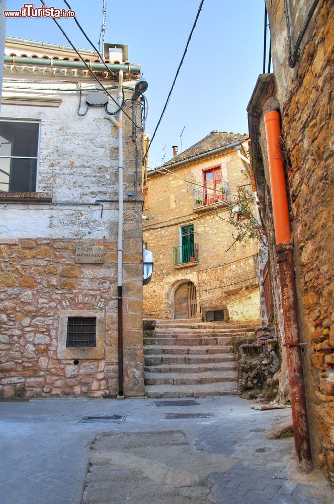 Immagine Una stradina del centro storico di Bovino in Puglia