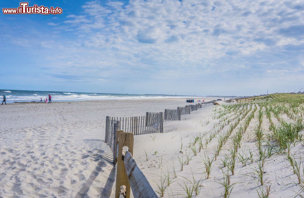 Immagine Una suggestiva spiaggia sabbiosa sulla costa del New Jersey, USA.