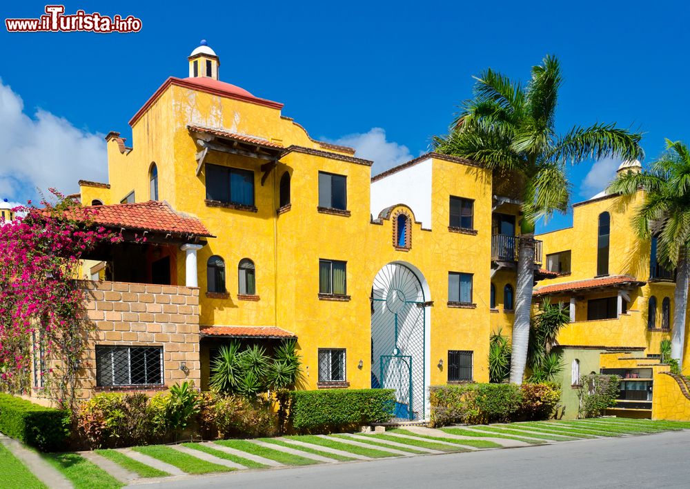 Immagine Una tipica casa in stile caraibico a Playa del Carmen, Messico.