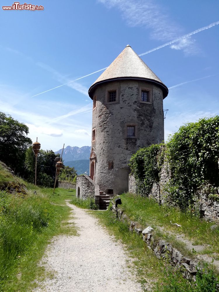 Immagine Una torre del castello di Pergine Valsugana in Trentino