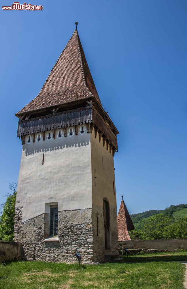 Immagine Una torre della chiesa fortificata di Biertan, Romania. In totale sono sette le torri che caratterizzano le mura di questa cittadella fortificata.
