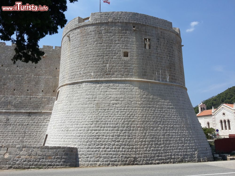 Immagine Una torre delle fortificazioni di Ston, Croazia.