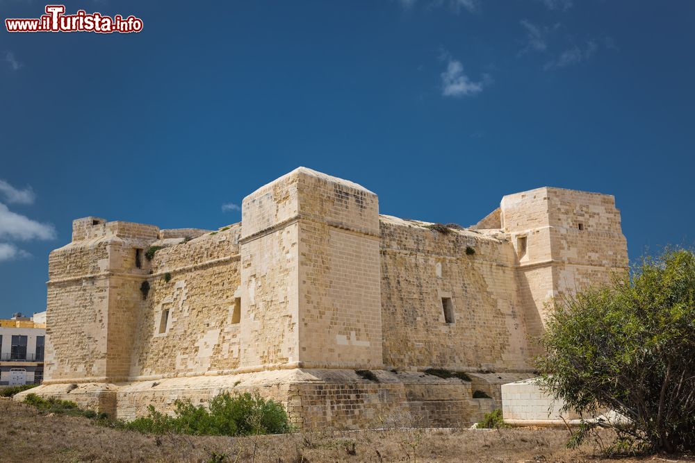 Immagine Una torre di guardia lungola costa maltese nei pressi della città di Marsascala.