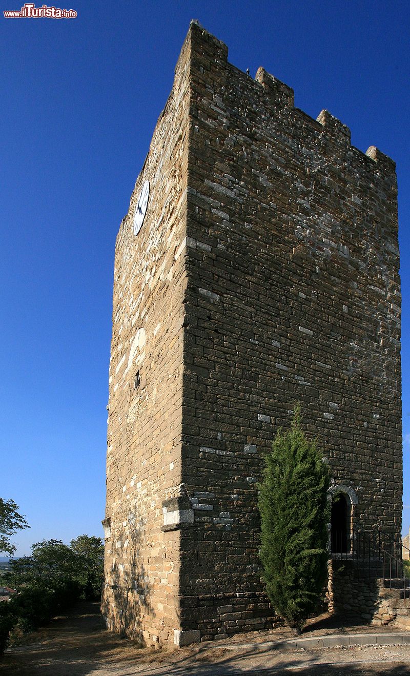 Immagine Una torre medievale a Valreas in Provenza, Francia - © Jean-Marc Rosier, CC BY-SA 3.0, Wikipedia