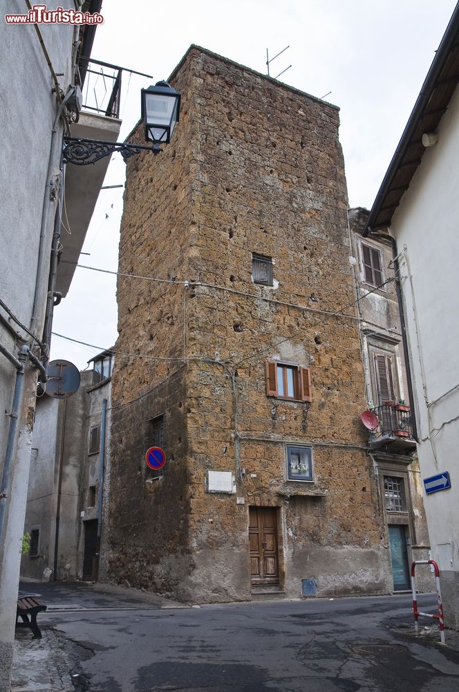 Immagine Una torre medievale nel centro di Nepi.