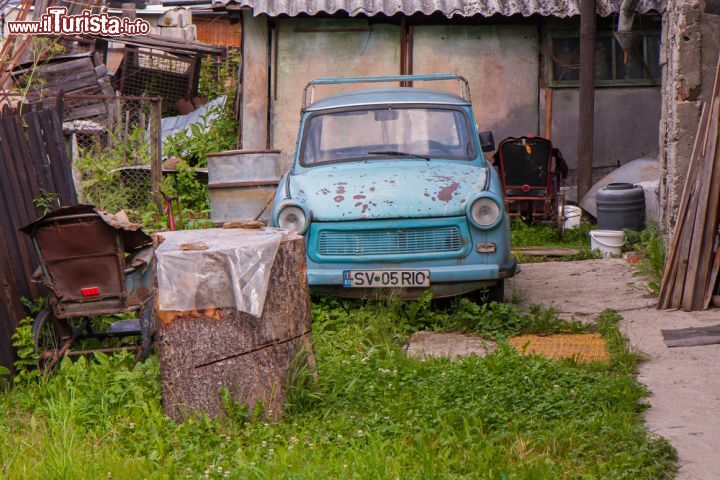 Immagine Suceava, Romania: una vecchia Trabant, una delle auto simbolo dell'Europa comunista prodotta nella Germania dell'Est - foto © Mirek Nowaczyk / Shutterstock.com