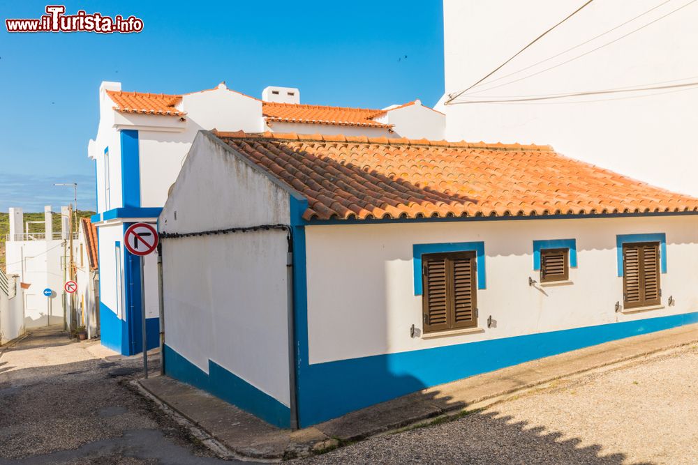 Immagine Una tradizionale casa nel centro di Odemira, villaggio dell'Alentejo, Portogallo.