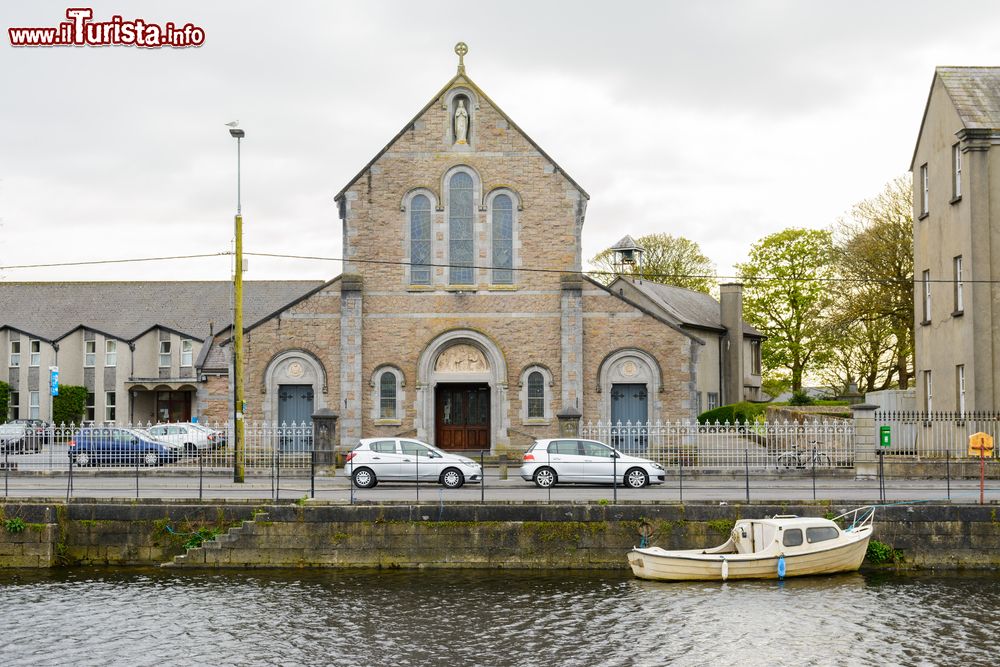 Immagine Una tradizionale chiesa irlandese a Galway.