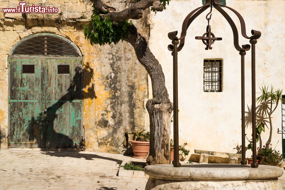 Immagine Una tranquilla piazzetta nel centro storico di Mdina, Malta.