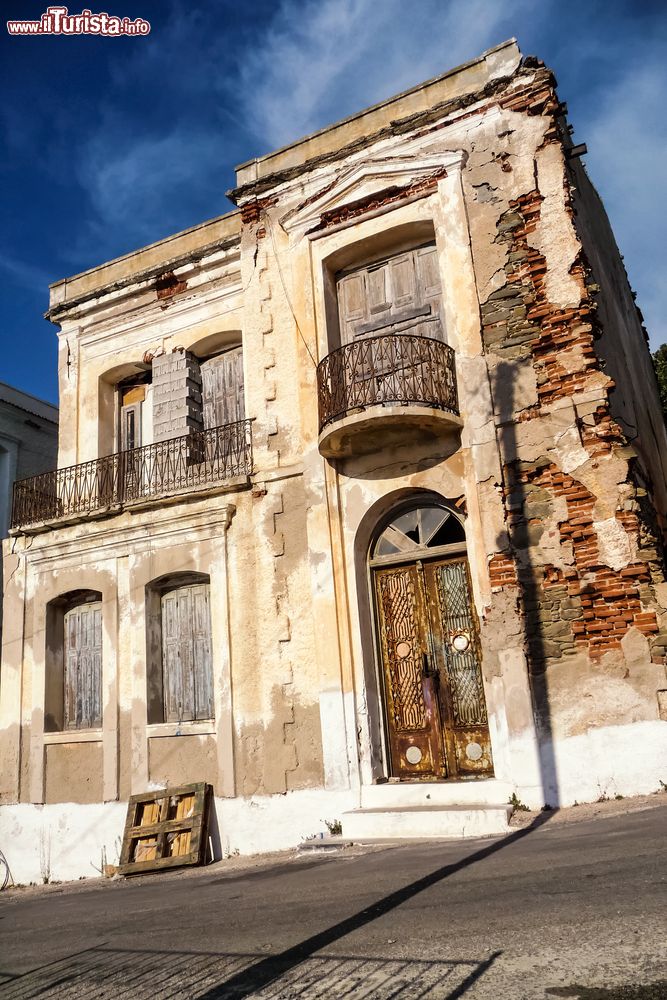 Immagine Una vecchia casa nel borgo di di Inousses in Grecia