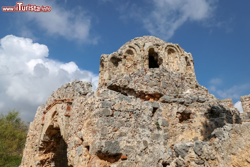 Immagine Una vecchia chiesa nel castello di Alanya, Turchia. Si tratta delle rovine di un antico edificio religioso bizantino dell'XI° secolo.