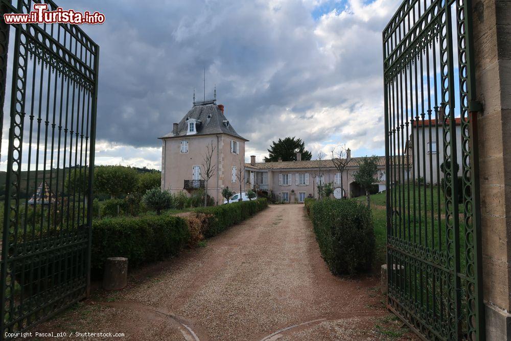 Immagine Una vecchia villa a Romaneche-Thorins, Francia. Siamo nella regione della Borgogna-Franca Contea - © Pascal_p10 / Shutterstock.com