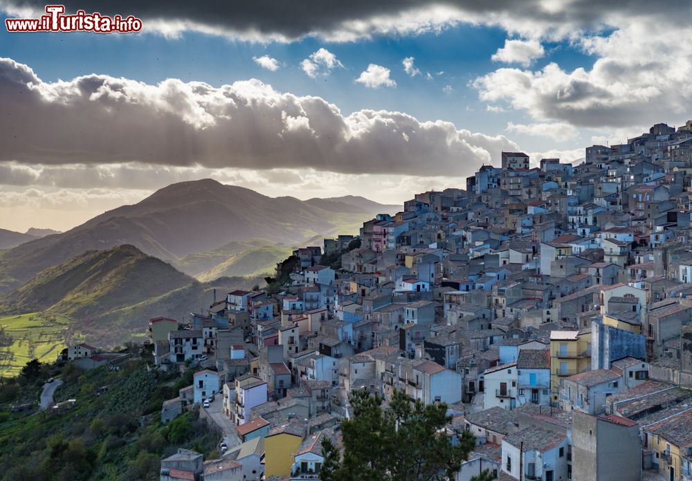 Immagine Una veduta della cittadina di Prizzi, villaggio medievale della Sicilia