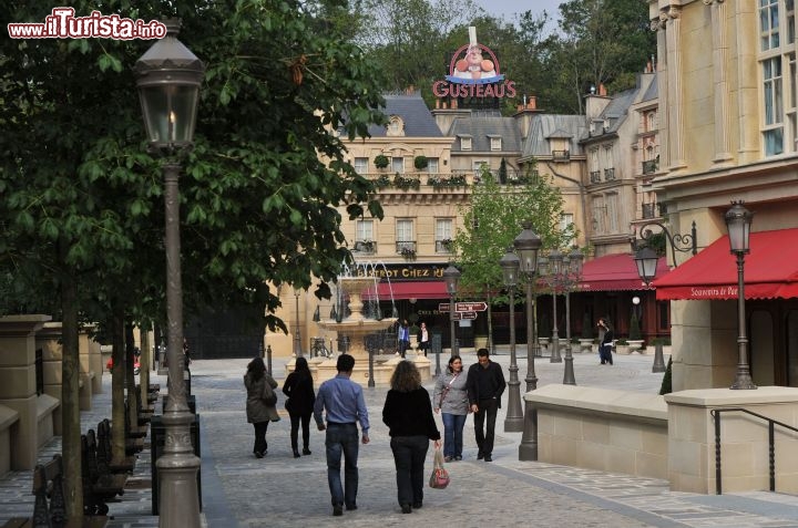 Immagine La Place de Rémy, l'area della nuova attrazione di Disneyland Paris